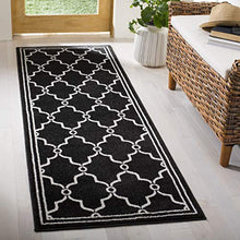 Safavieh Amherst Collection AMT414B Light Grey and Ivory Indoor/Outdoor Area Rug