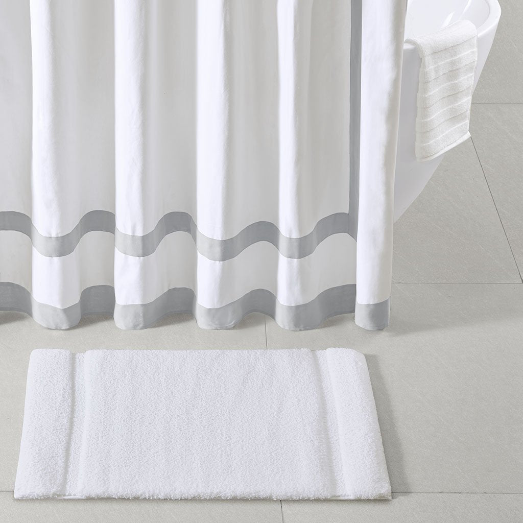 Madison Park Signature Stria Solid Tufted Microfiber Soft Absorbent Non-Slip Quick Dry Bath Mat Bathroom Rugs, 24x72, White