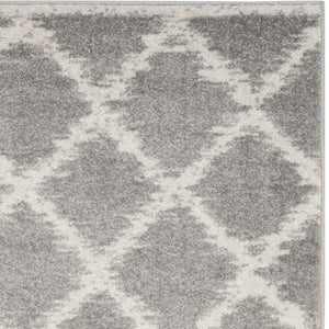 Safavieh ADR120B-5 Adirondack Collection ADR120B Modern Trellis Area Rug, 5'1" x 7'6", Silver/Ivory