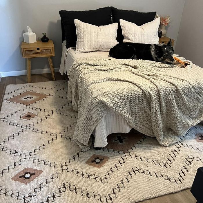 7'x10' Hand Tufted Wool Shag Diamond Area Rug -