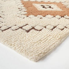 7'x10' Hand Tufted Wool Shag Diamond Area Rug -