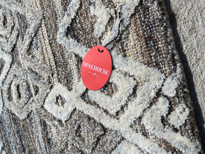 7'x10' Hand Tufted Distressed Geo Wool Area Rug