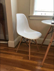 Set of 5, 4 Mid Century Modern Dining Chairs and 31.4" Mid Century Modern Round Dining Table. White